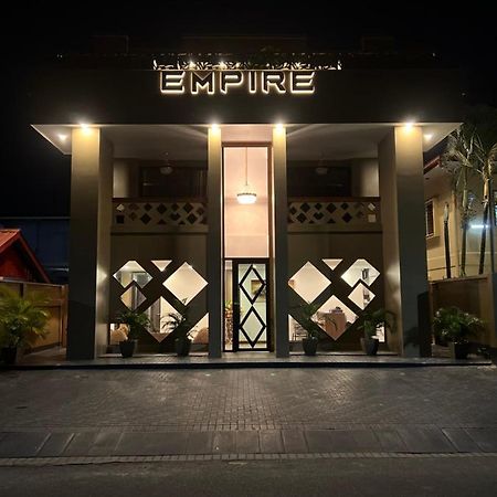 Empire Apartments Su 2 Marthastraat 파라마리보 외부 사진