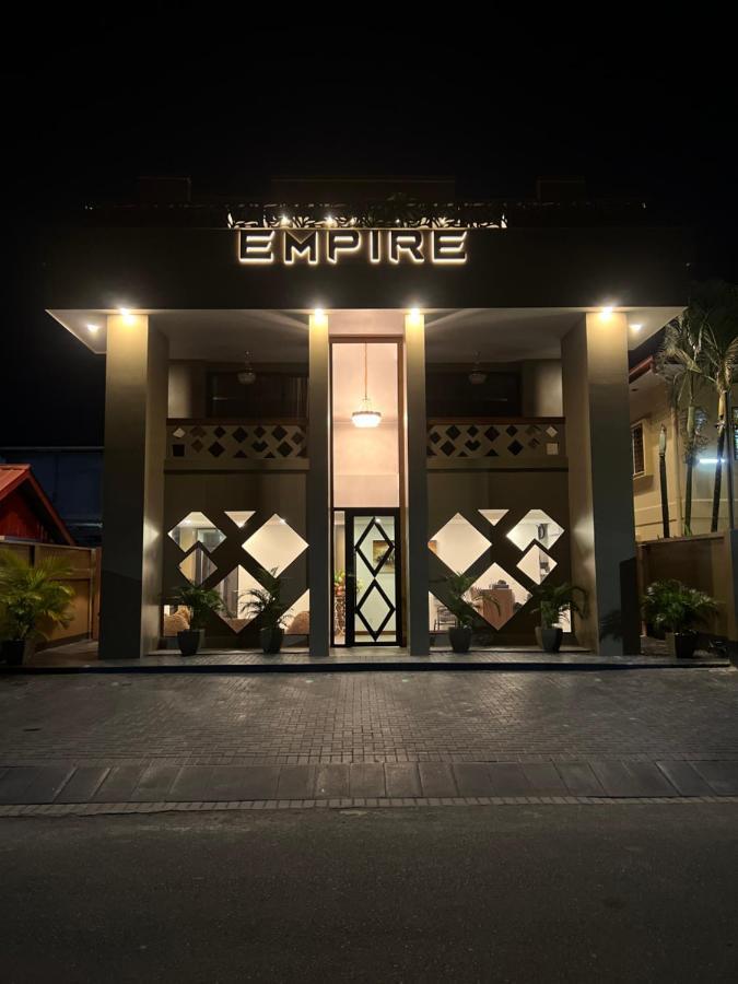 Empire Apartments Su 2 Marthastraat 파라마리보 외부 사진